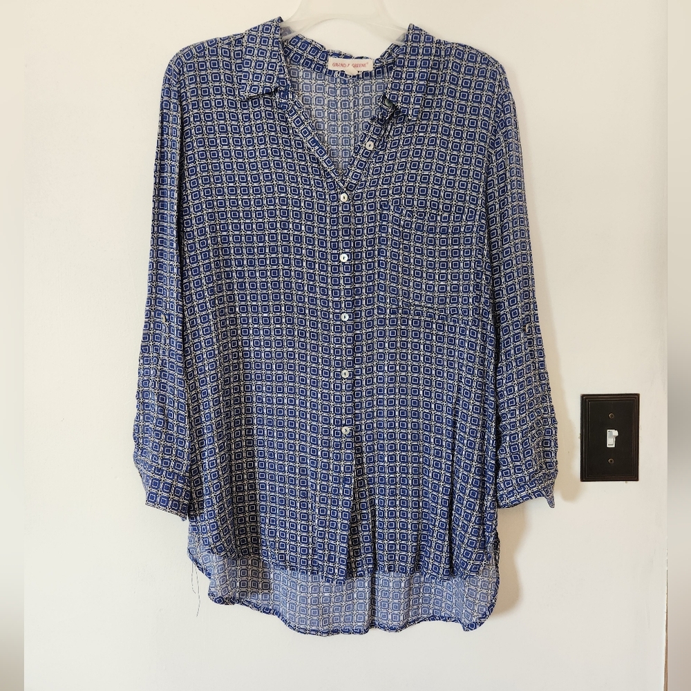 🌸Grand & Greene blue and white button down Size L